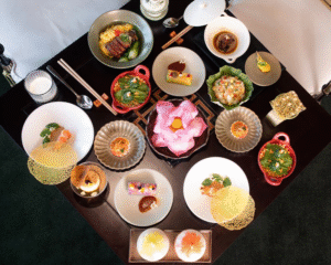 Bàn tiệc Nhật Yến thịnh soạn và sang trọng trên Ngự Thuyền Huế Heritage