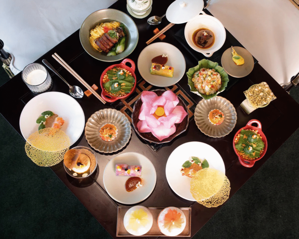 Bàn tiệc Nhật Yến thịnh soạn và sang trọng trên Ngự Thuyền Huế Heritage