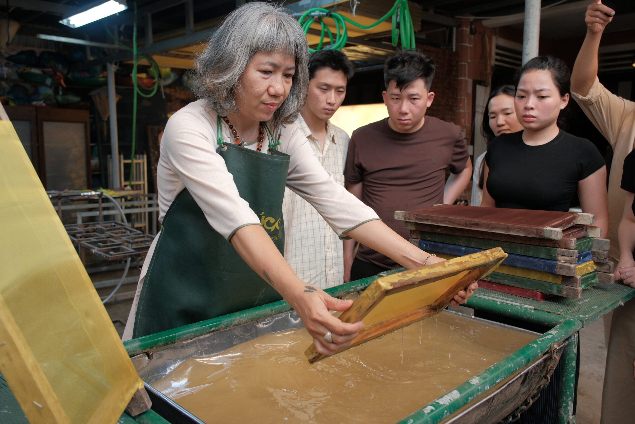 Quá trình làm ra tranh Trúc Chỉ thủ công truyền thống