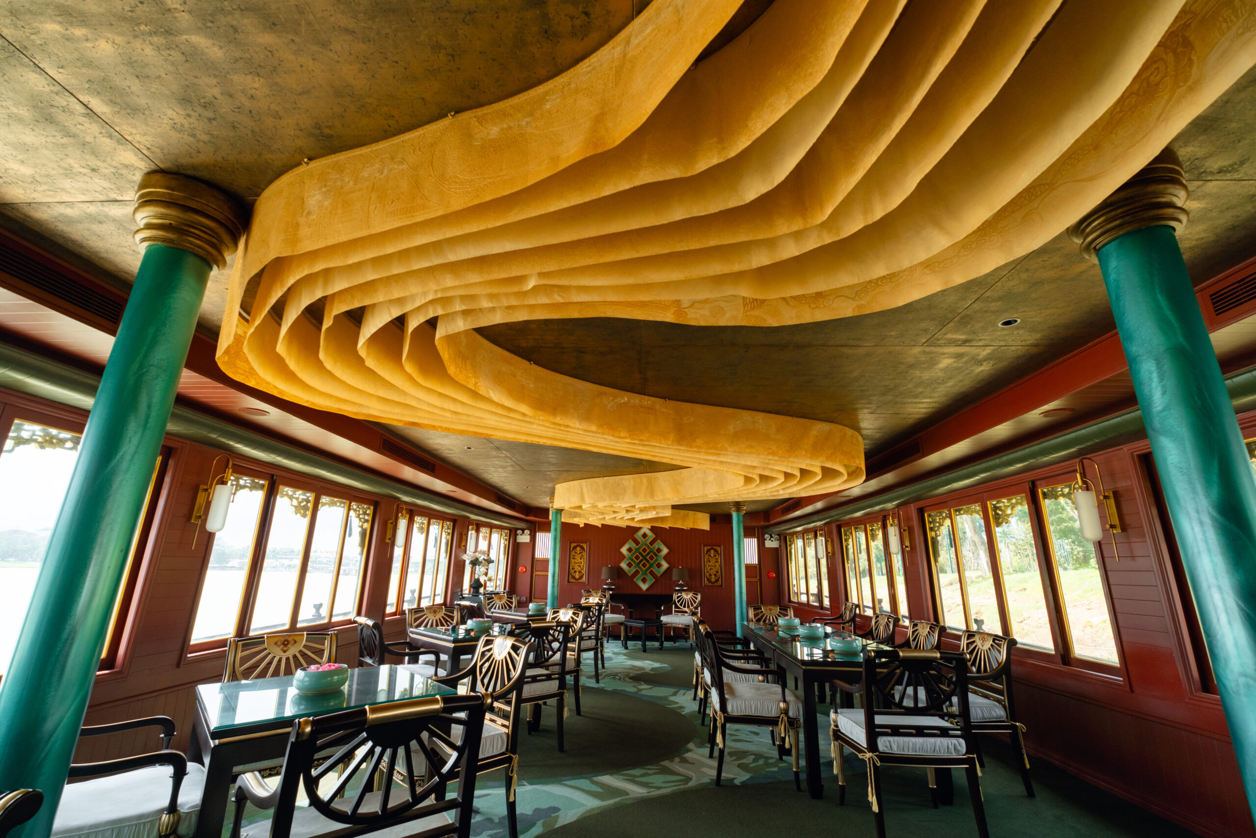 Thưởng lãm nghệ thuật Trúc Chỉ trên Ngự Thuyền Hueritage