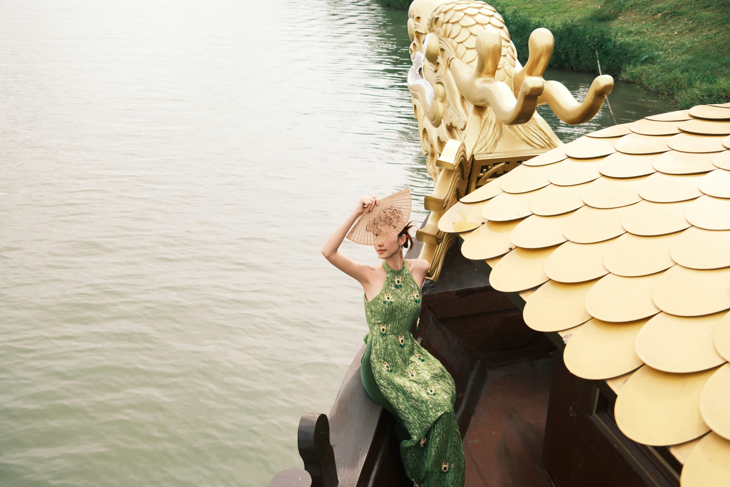 Du xuân và thưởng Tết trên Ngự Thuyền Hueritage giữa không gian sông Hương ngày đầu năm