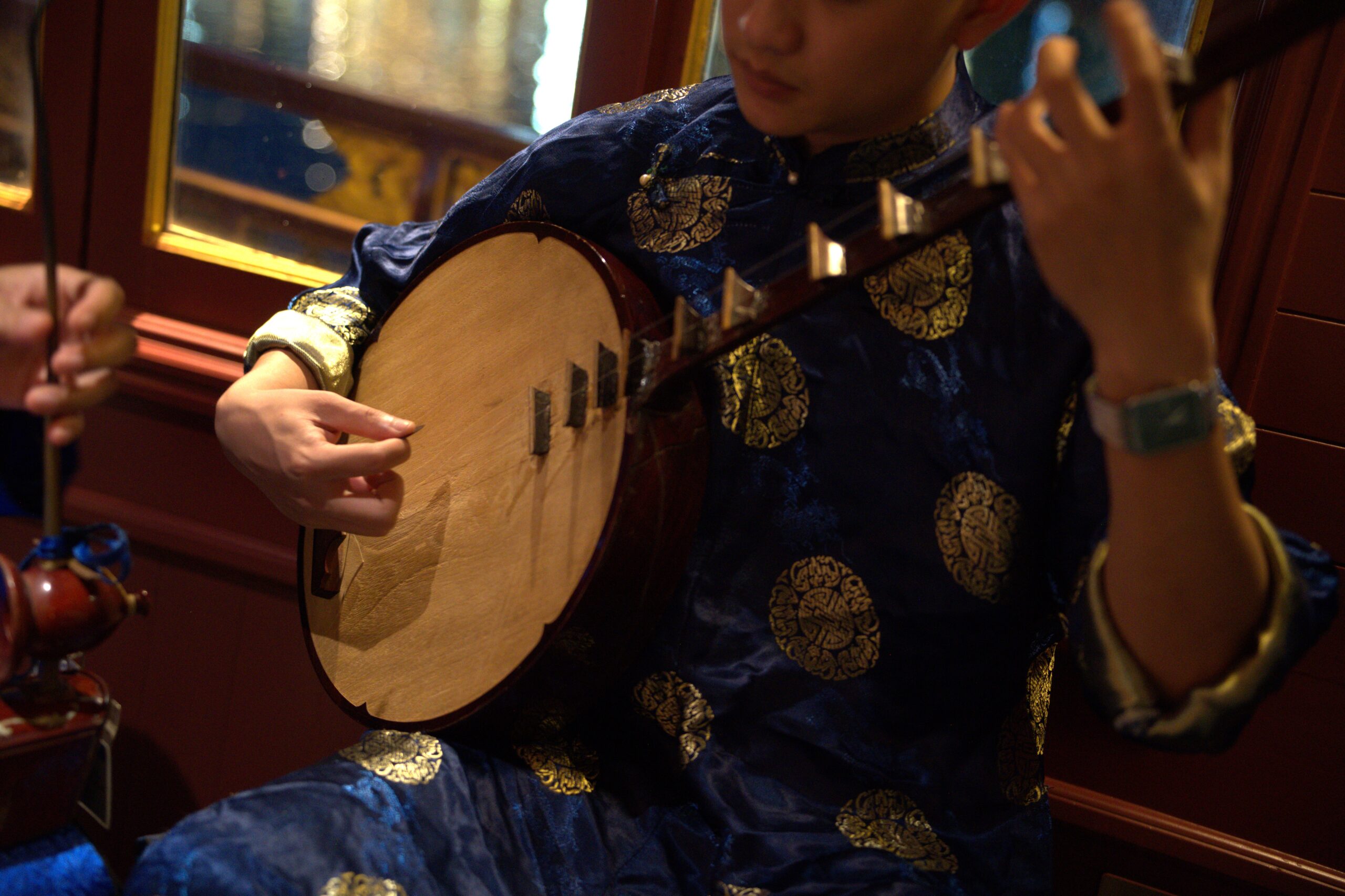 Đàn Nguyệt hòa nhịp cùng Ca Huế trên sông Hương