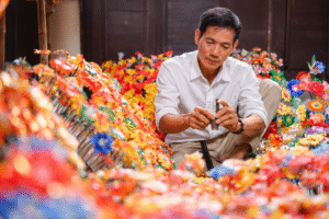 Tinh hoa thủ công truyền thống Huế trong từng cánh hoa giấy Thanh Tiên, di sản văn hóa cố đô